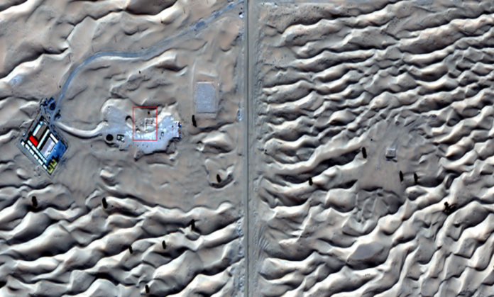 A satellite image of the Saruq al-Hadid site, showing the western zone that was excavated (right) and the eastern zone that has not yet been excavated.