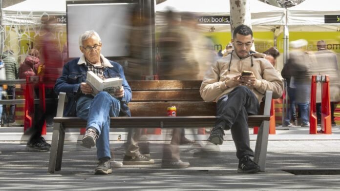 Young and old Spaniards consider mobile phones and internet 'essential'

